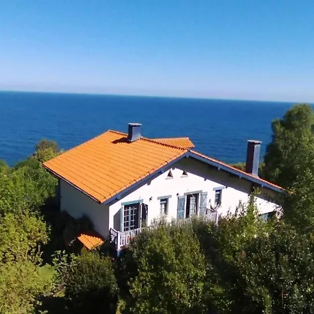 Gurbialde Etxea * Mutriku