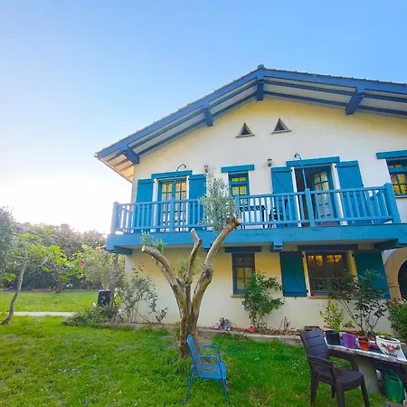 Bed & Breakfast Gurbialde Etxea Mutriku