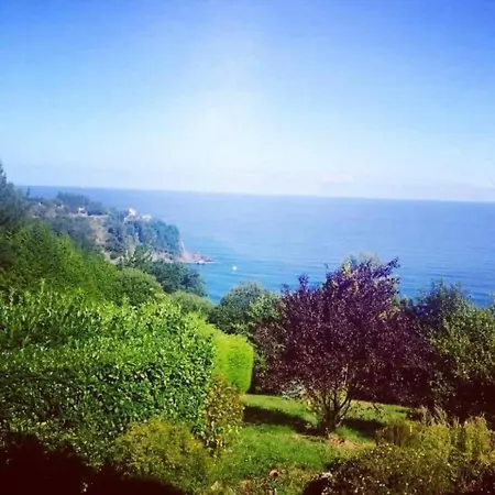 Gurbialde Etxea Bed & Breakfast Mutriku