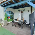 Gurbialde Etxea B&B 무트리쿠