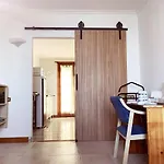 Gurbialde Etxea B&B 무트리쿠