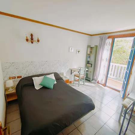 Gurbialde Etxea Couette-café Mutriku