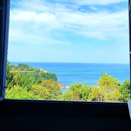 Gurbialde Etxea * Mutriku