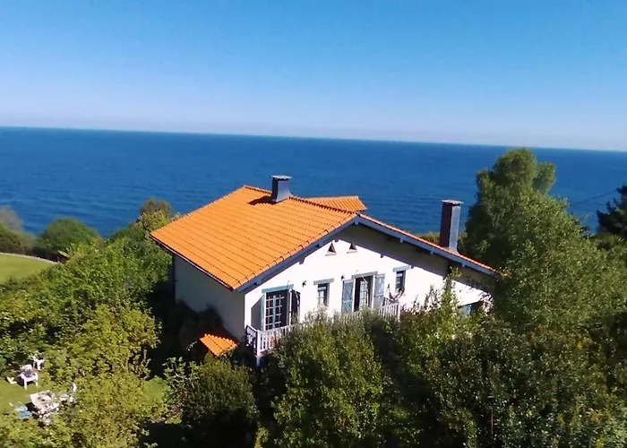 Gurbialde Etxea * Mutriku